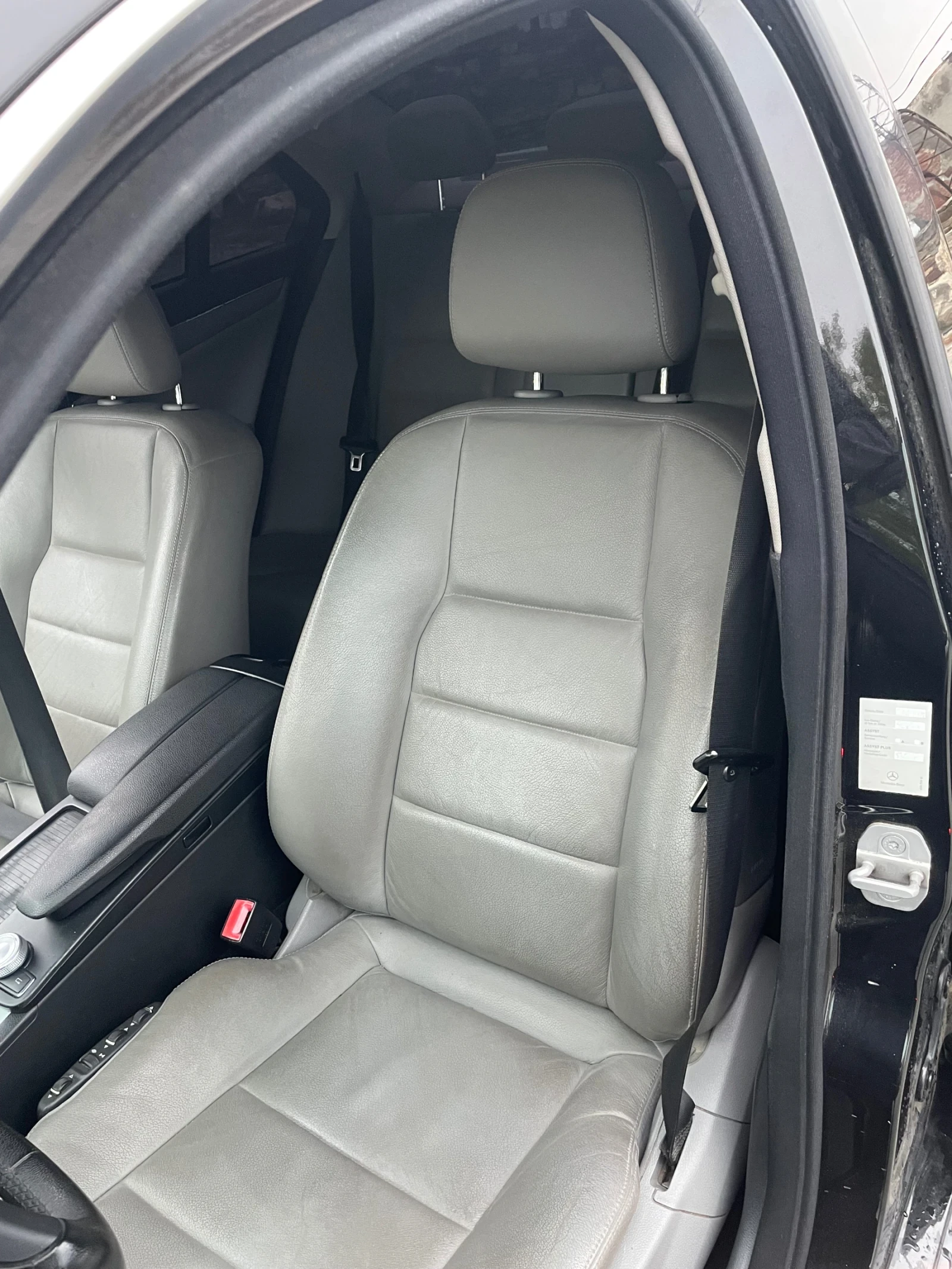 Mercedes-Benz C 320, снимка 12 - Автомобили и джипове - 55931987