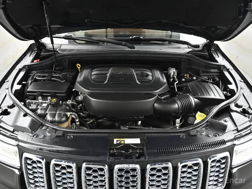 Jeep Grand cherokee 3.6* V6* 8ZF* OVERLAND* ДИСТРОНИК* ОБДУХВАНЕ* КАМЕ, снимка 17 - Автомобили и джипове - 54798721