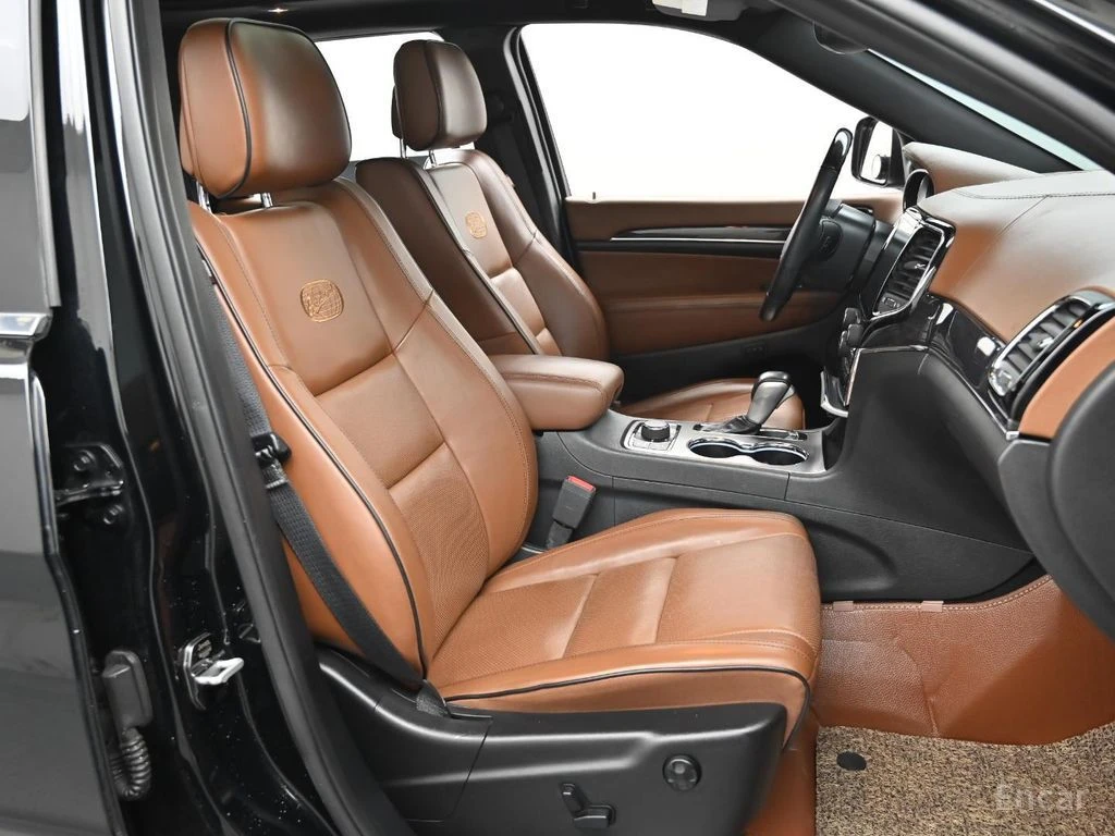 Jeep Grand cherokee 3.6* V6* 8ZF* OVERLAND* ДИСТРОНИК* ОБДУХВАНЕ* КАМЕ, снимка 12 - Автомобили и джипове - 54798721