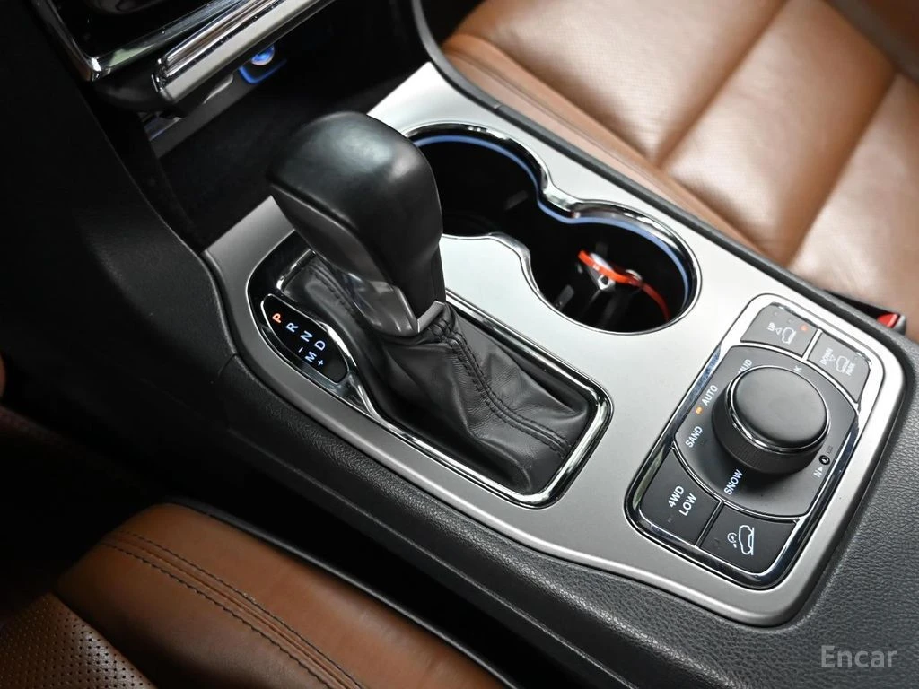 Jeep Grand cherokee 3.6* V6* 8ZF* OVERLAND* ДИСТРОНИК* ОБДУХВАНЕ* КАМЕ, снимка 11 - Автомобили и джипове - 54798721
