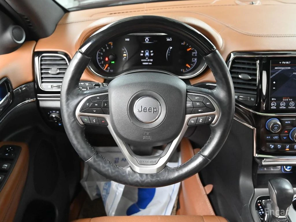 Jeep Grand cherokee 3.6* V6* 8ZF* OVERLAND* ДИСТРОНИК* ОБДУХВАНЕ* КАМЕ, снимка 7 - Автомобили и джипове - 54798721