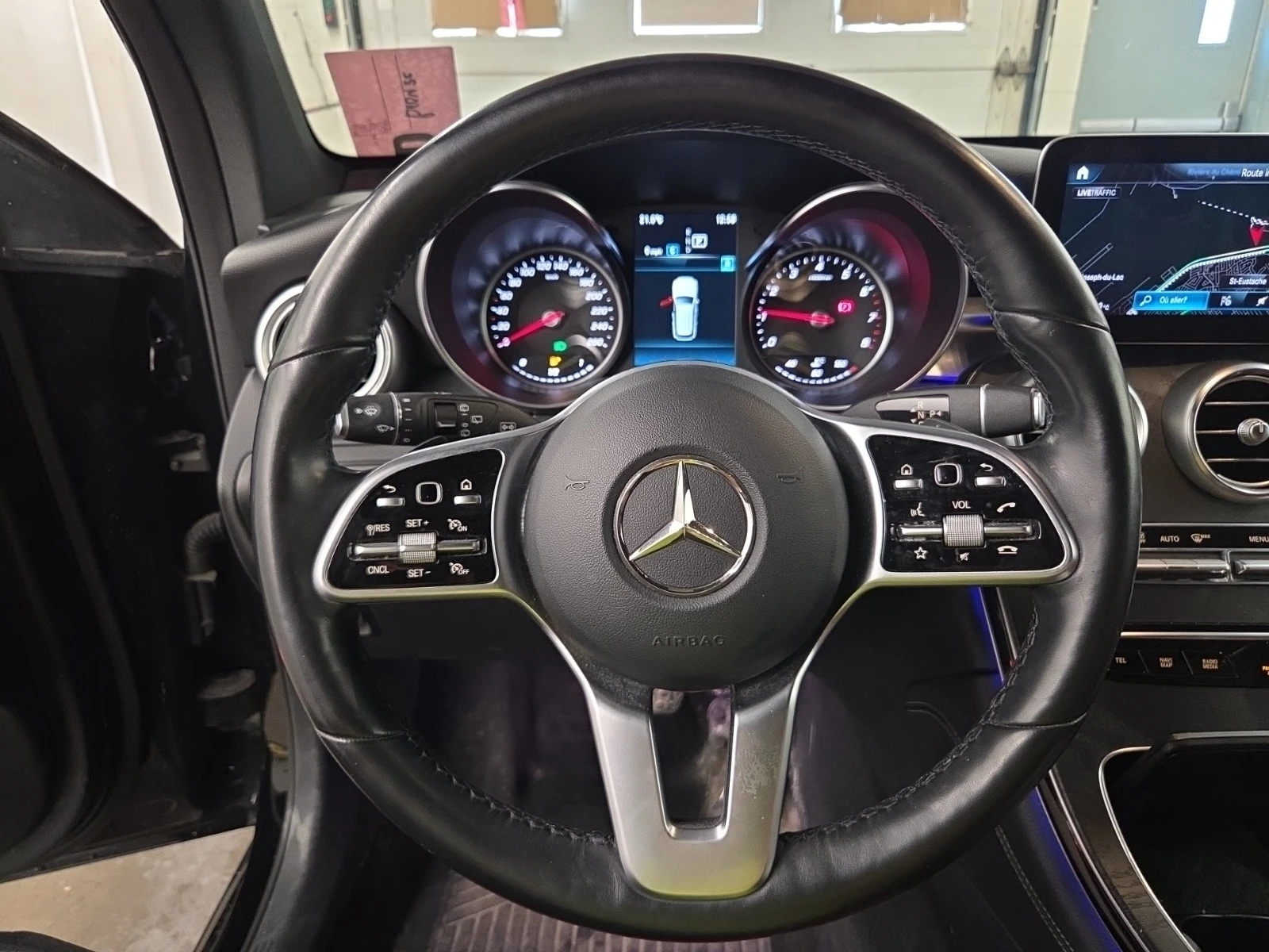 Mercedes-Benz GLC 300 AMG * * 360 CAMERA * * CARFAX * * АВТО КРЕДИТ * * , снимка 7 - Автомобили и джипове - 55003147