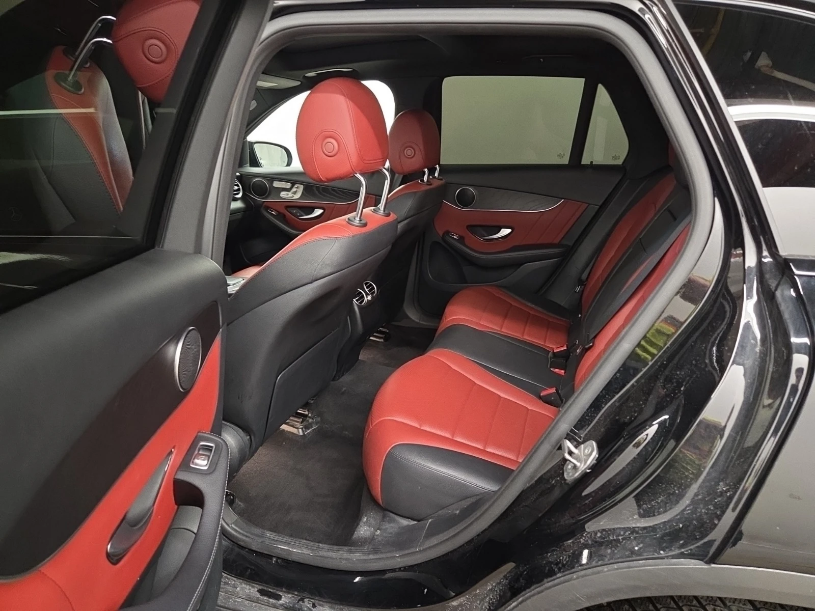 Mercedes-Benz GLC 300 AMG * * 360 CAMERA * * CARFAX * * АВТО КРЕДИТ * * , снимка 11 - Автомобили и джипове - 55003147