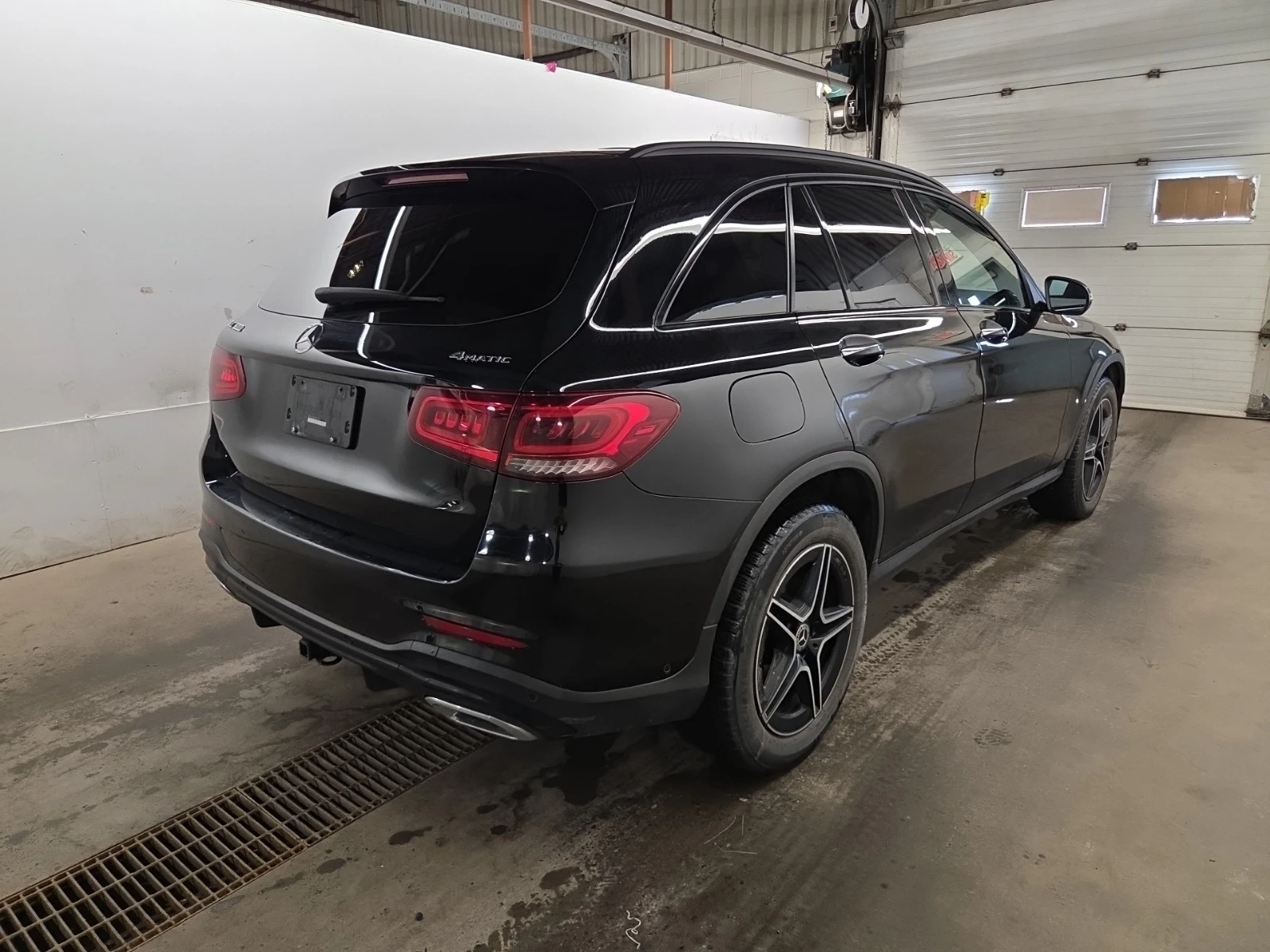Mercedes-Benz GLC 300 AMG * * 360 CAMERA * * CARFAX * * АВТО КРЕДИТ * * , снимка 3 - Автомобили и джипове - 55003147