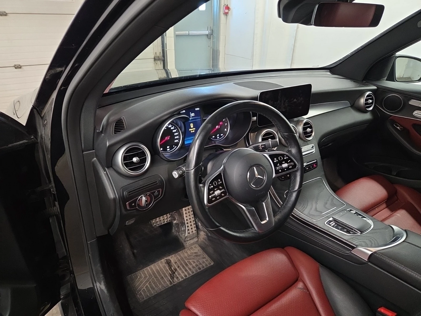 Mercedes-Benz GLC 300 AMG * * 360 CAMERA * * CARFAX * * АВТО КРЕДИТ * * , снимка 6 - Автомобили и джипове - 55003147