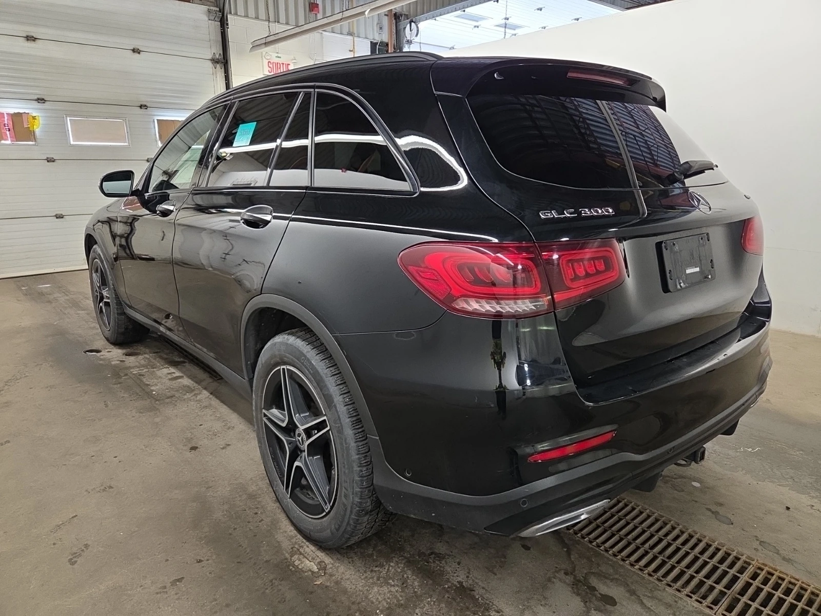 Mercedes-Benz GLC 300 AMG * * 360 CAMERA * * CARFAX * * АВТО КРЕДИТ * * , снимка 4 - Автомобили и джипове - 55003147