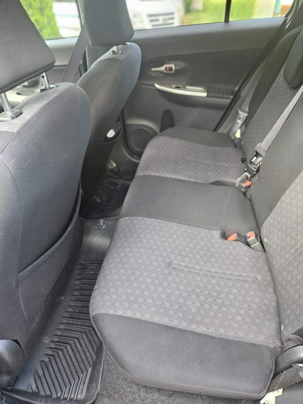 Toyota Urban Cruiser 4x4, снимка 12 - Автомобили и джипове - 55380096