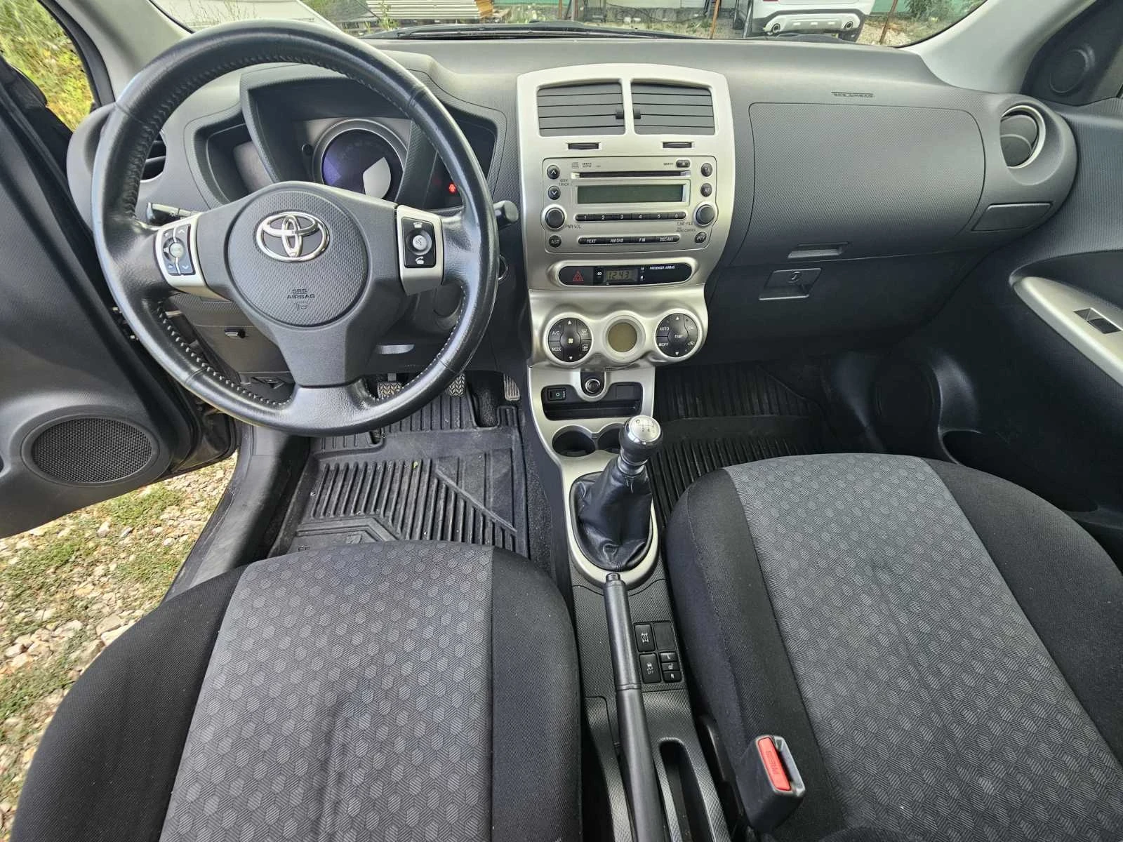 Toyota Urban Cruiser 4x4, снимка 7 - Автомобили и джипове - 55380096