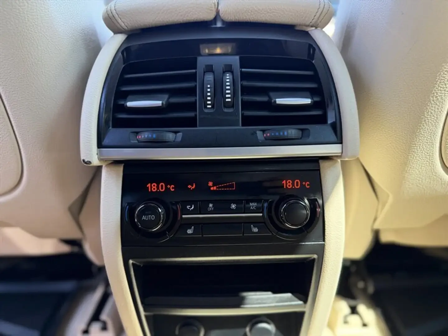 BMW X6 M* SPORT* ДИГИТАЛНО* ТАБЛО* ЕДИН* СОБСТВЕНИК* HARM, снимка 16 - Автомобили и джипове - 55790237
