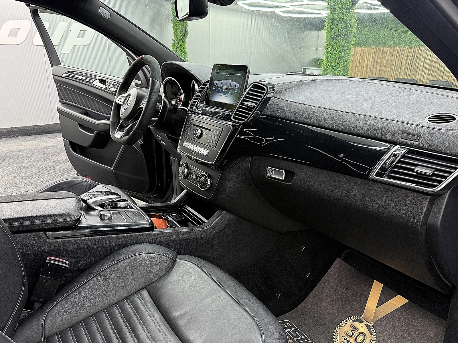 Mercedes-Benz GLE 350 AMG/KUPE/PANORAMA/KeulessGo/СОБСТВЕН ЛИЗИНГ, снимка 13 - Автомобили и джипове - 56210203