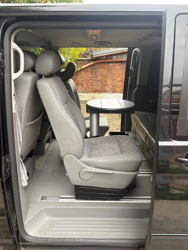 VW Multivan 2.5 TDI 174ps, снимка 14 - Бусове и автобуси - 52057519