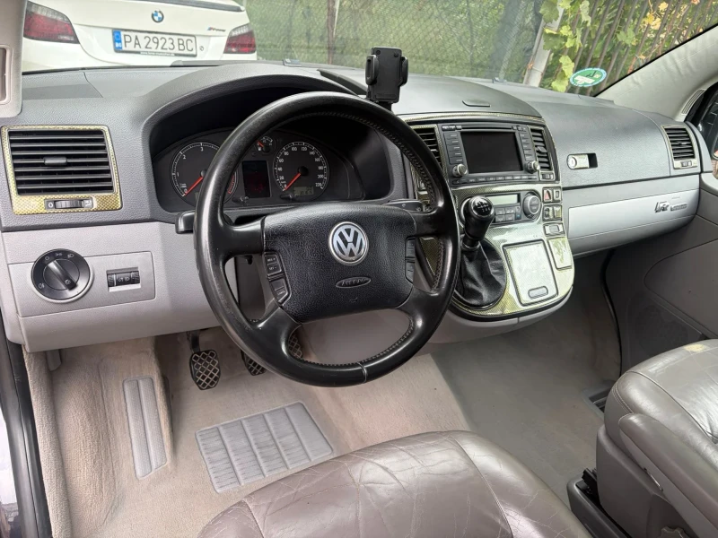 VW Multivan 2.5 TDI 174ps, снимка 10 - Бусове и автобуси - 52057519
