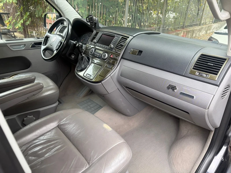 VW Multivan 2.5 TDI 174ps, снимка 7 - Бусове и автобуси - 52057519