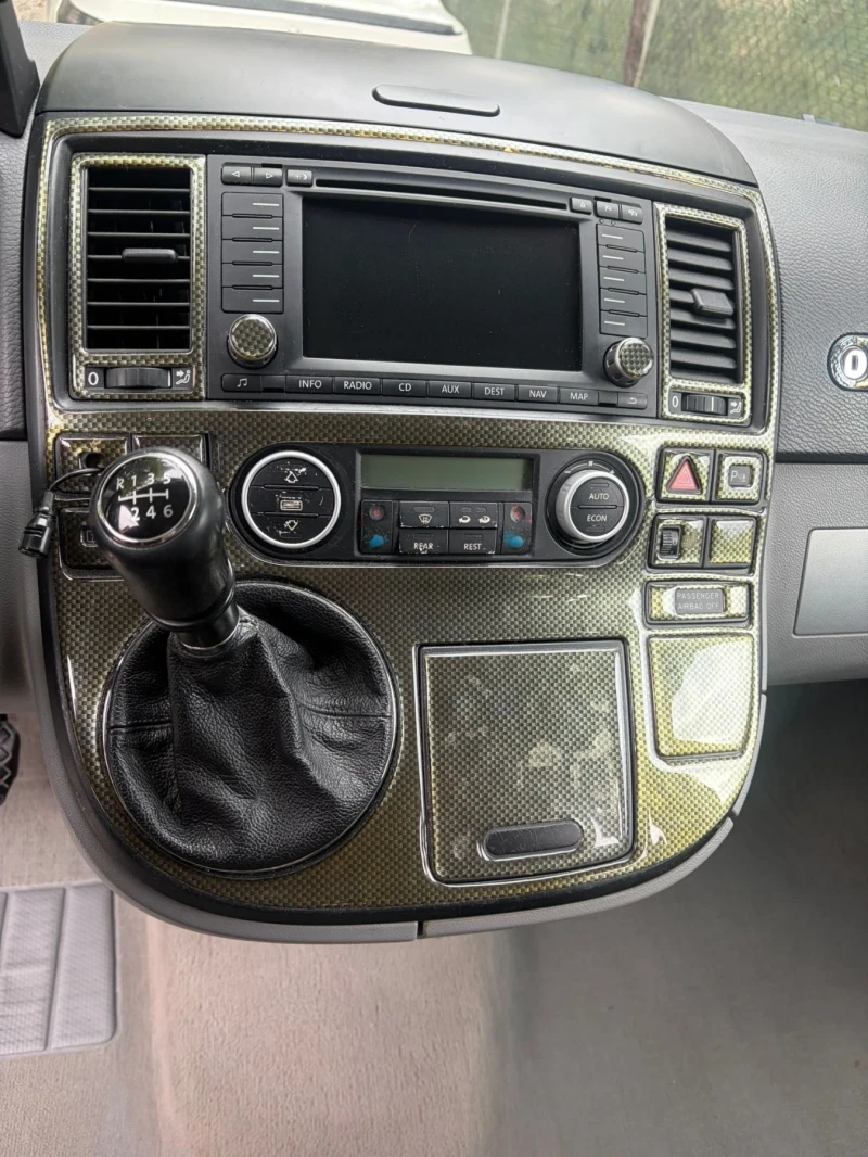 VW Multivan 2.5 TDI 174ps, снимка 8 - Бусове и автобуси - 52057519