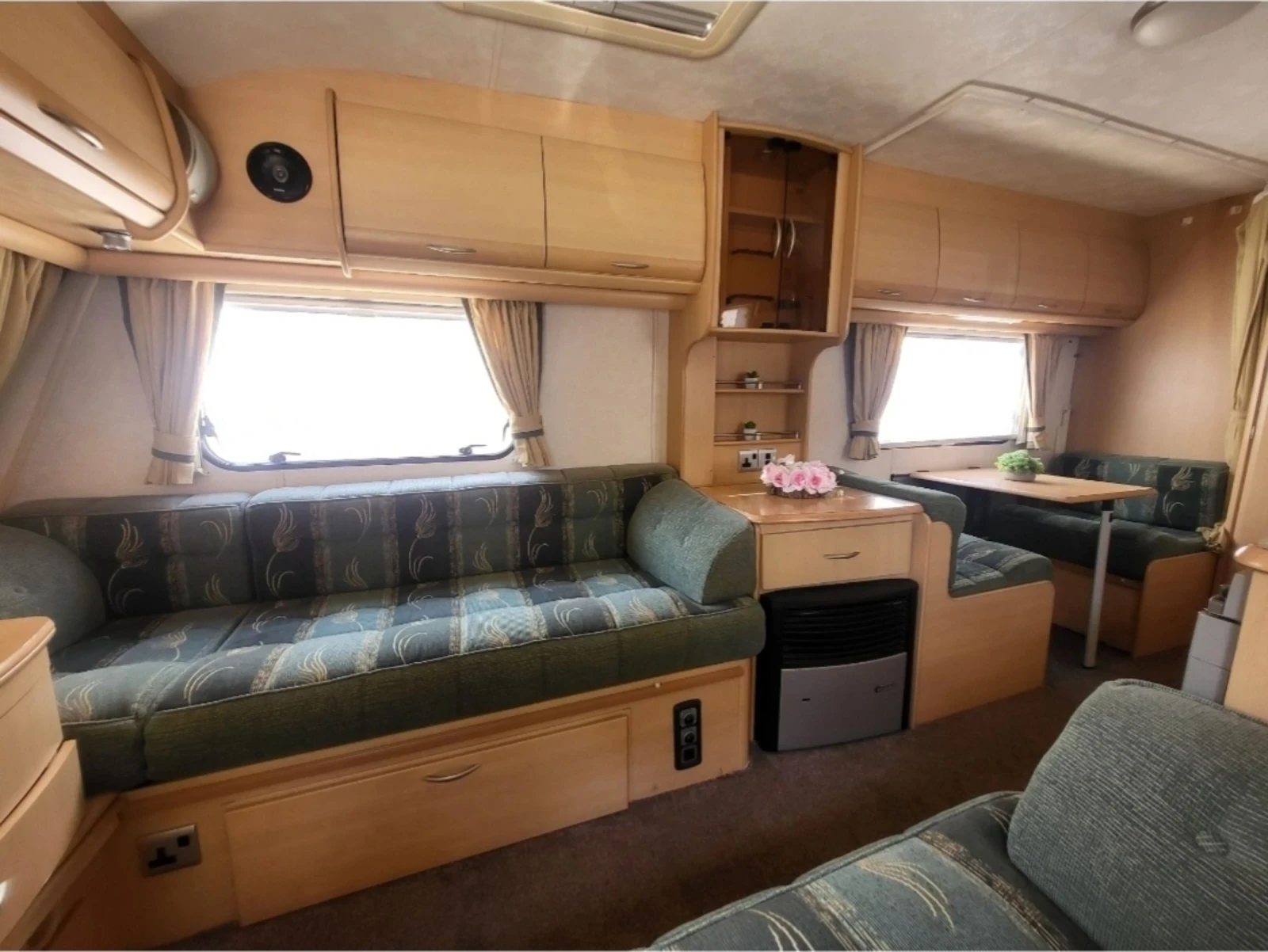Каравана Coachmen Amara, снимка 8 - Каравани и кемпери - 54758147
