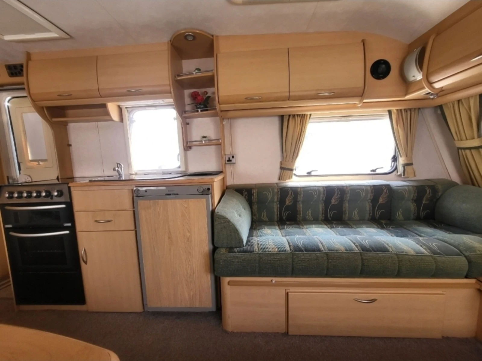 Каравана Coachmen Amara, снимка 7 - Каравани и кемпери - 54758147