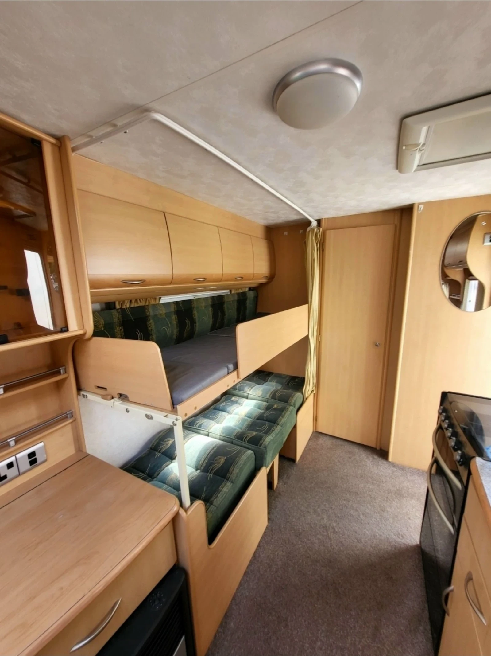 Каравана Coachmen Amara, снимка 8 - Каравани и кемпери - 54758147