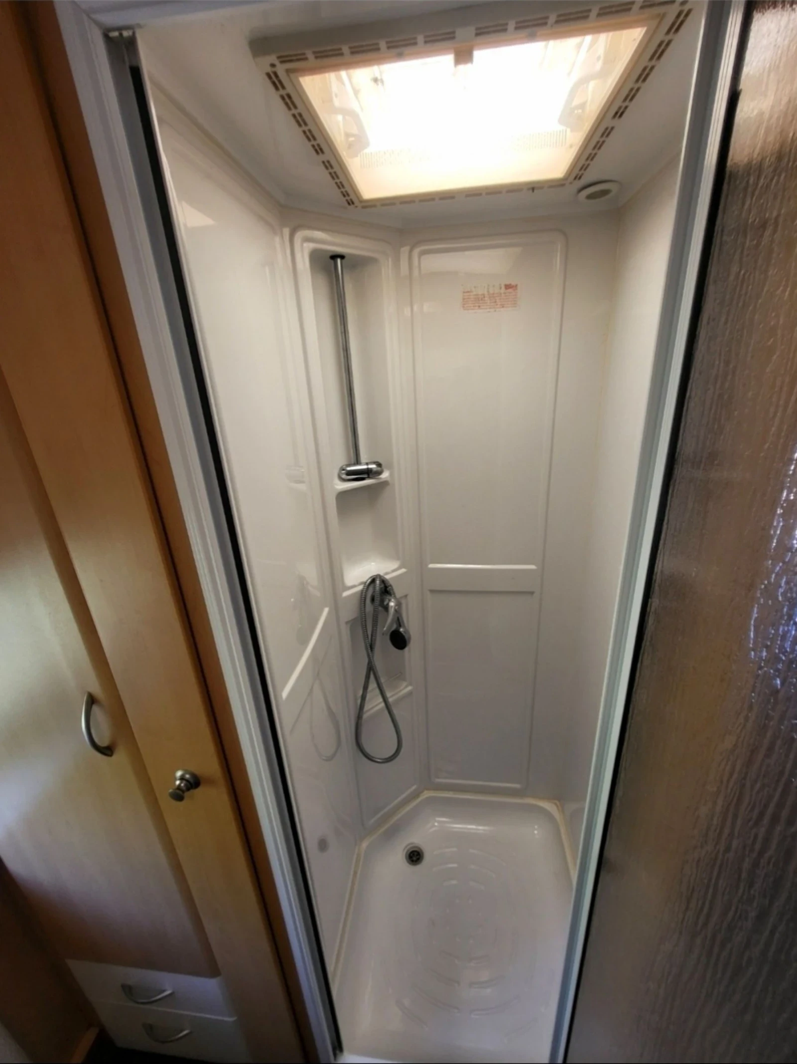 Каравана Coachmen Amara, снимка 17 - Каравани и кемпери - 54758147