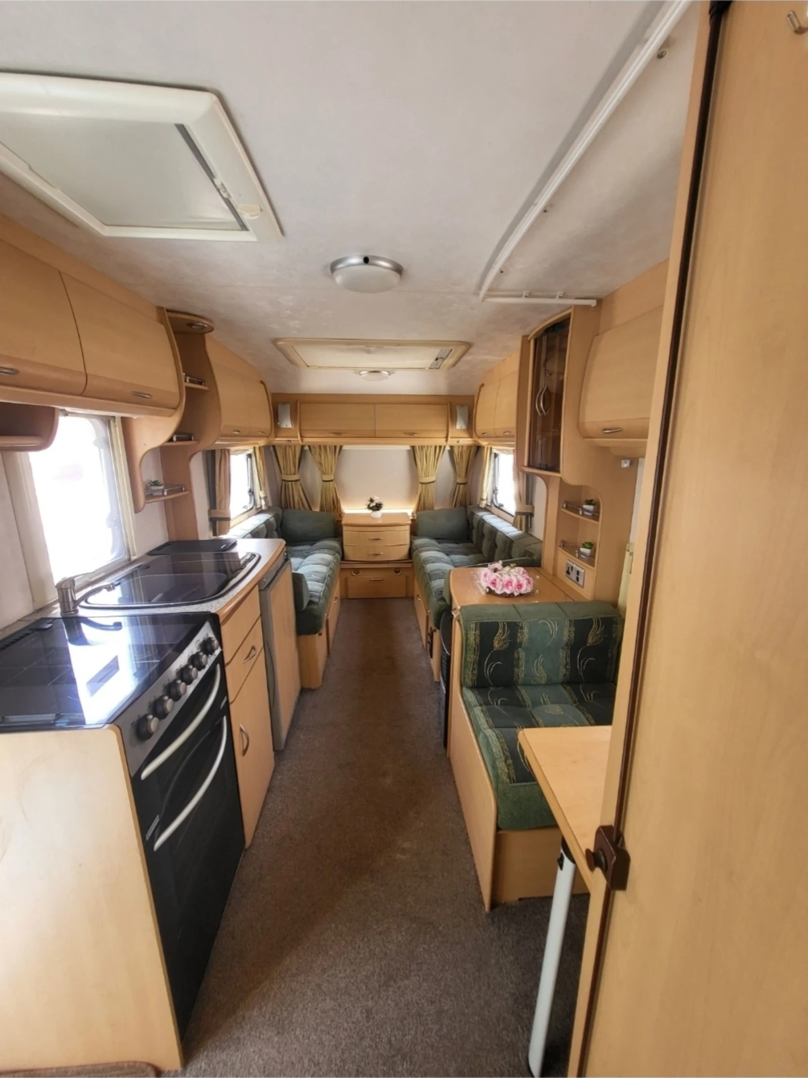 Каравана Coachmen Amara, снимка 13 - Каравани и кемпери - 54758147