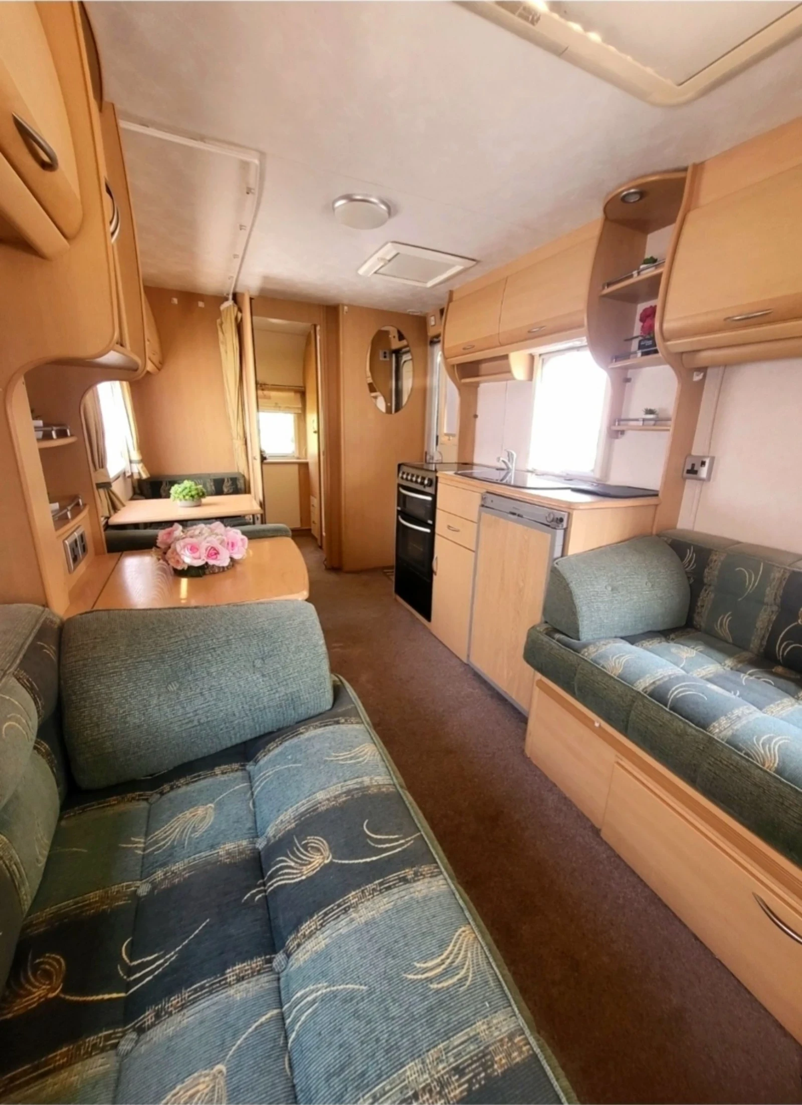 Каравана Coachmen Amara, снимка 12 - Каравани и кемпери - 54758147