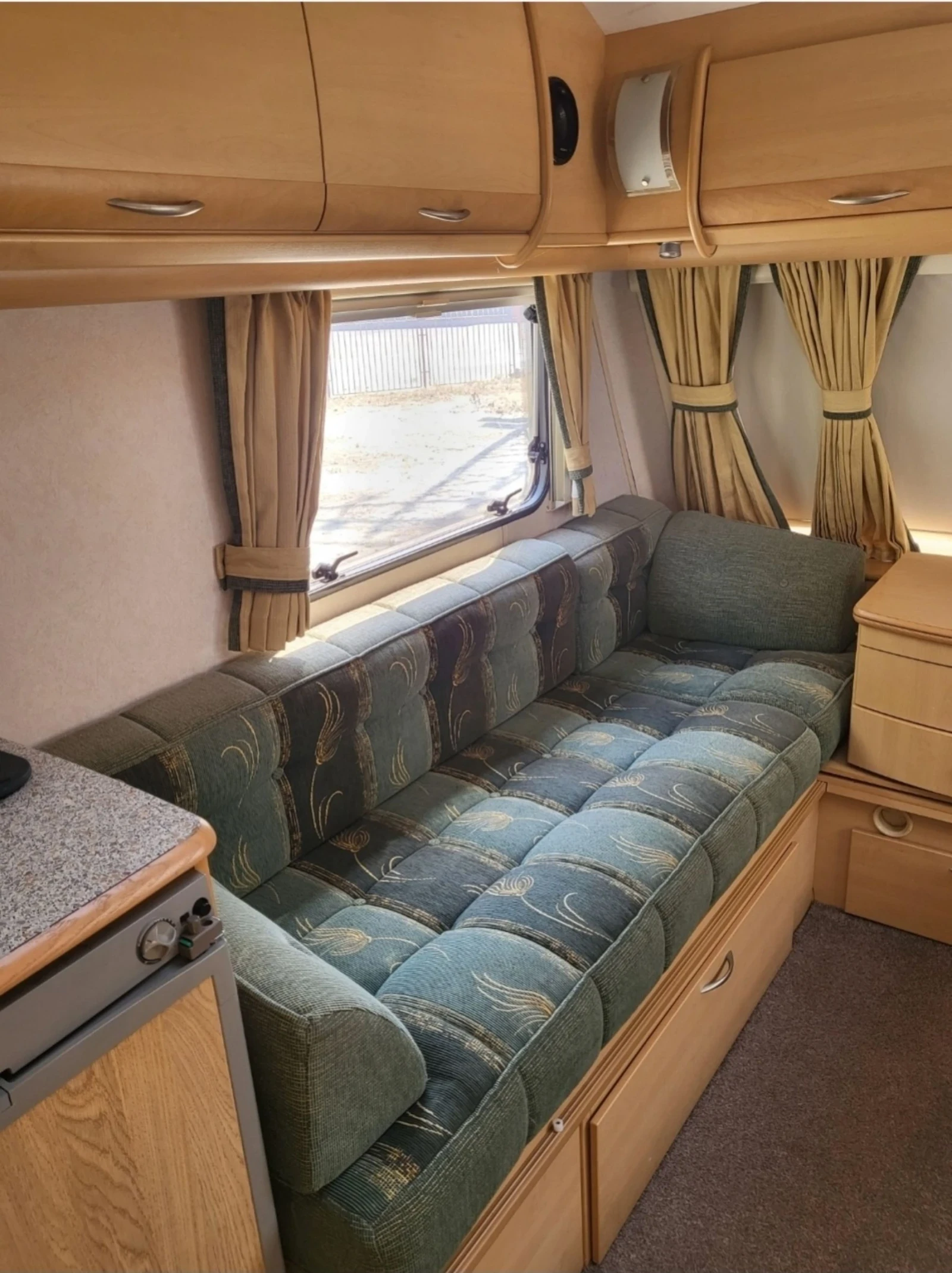 Каравана Coachmen Amara, снимка 5 - Каравани и кемпери - 54758147
