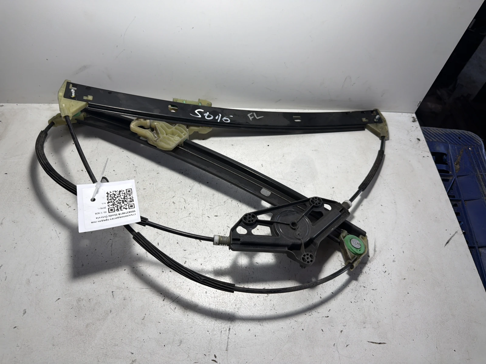 стъклоповдигач преден ляв 5E0837461B Skoda Octavia