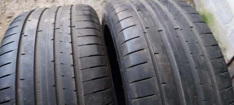 Гуми Зимни 245/45R18, снимка 1 - Гуми и джанти - 35606468