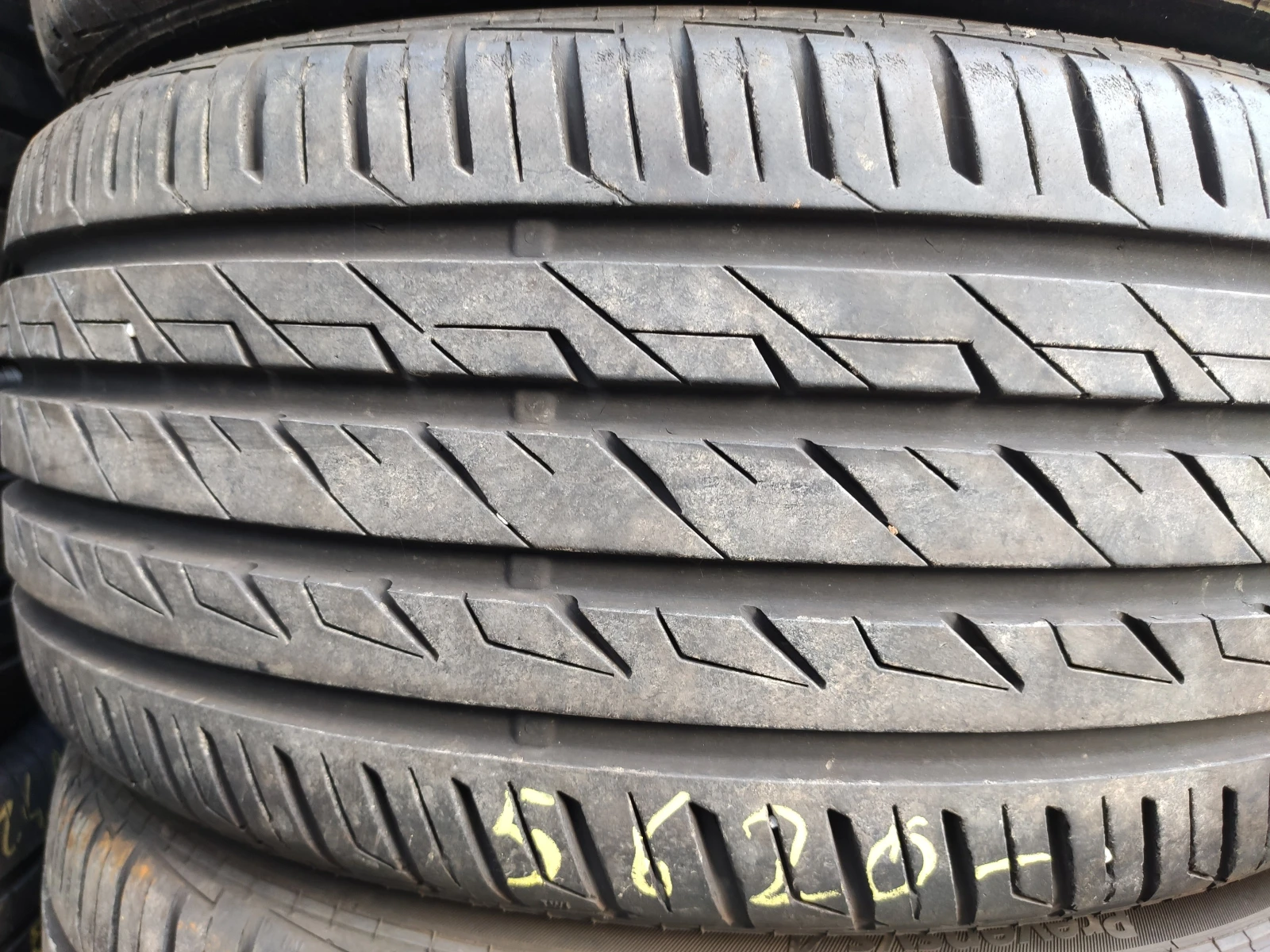 Гуми Летни 225/40R18, снимка 5 - Гуми и джанти - 55478547