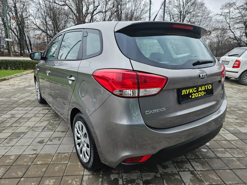 Kia Carens 1.7 ПЕРФЕКТНА, снимка 6 - Автомобили и джипове - 48227477