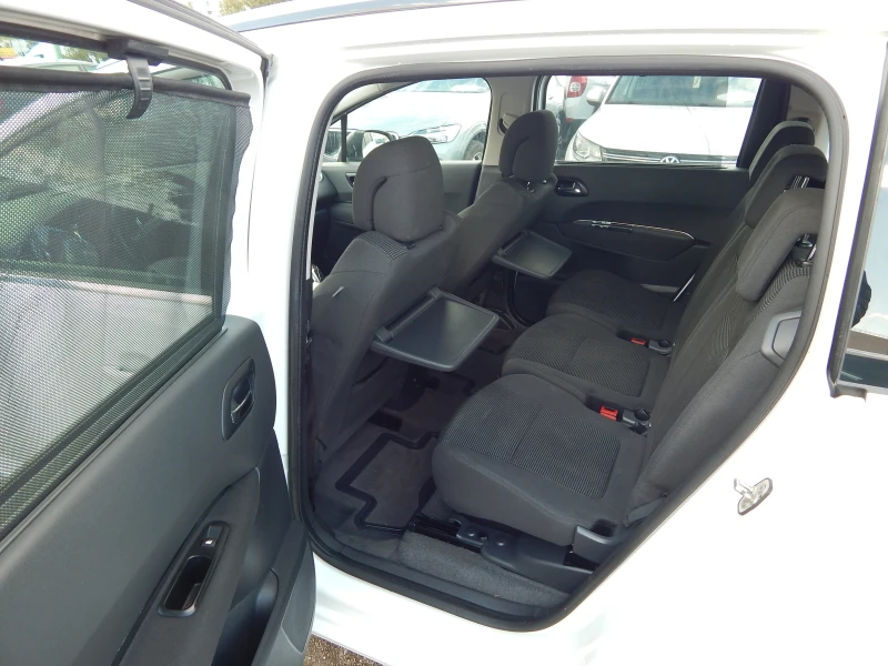 Peugeot 5008 1.6HDI* ПЕРФЕКТНА* , снимка 15 - Автомобили и джипове - 49797351