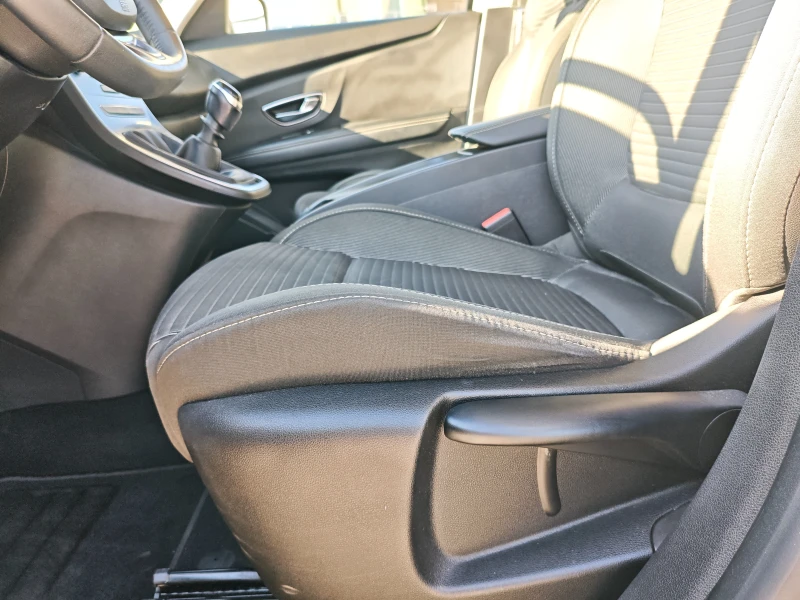 Renault Scenic 1.5 Dci, снимка 13 - Автомобили и джипове - 52397949