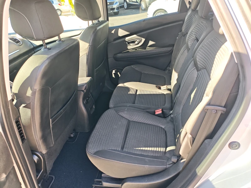 Renault Scenic 1.5 Dci, снимка 10 - Автомобили и джипове - 52397949