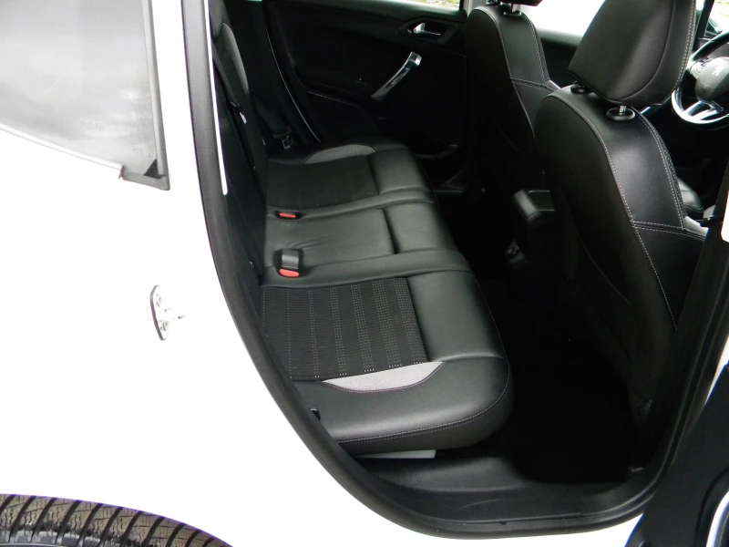 Peugeot 2008 EURO6B* 1.6ecoHDI-ALLURE* NAVI-ПАНОРАМА* КАТО НОВО, снимка 13 - Автомобили и джипове - 52146012