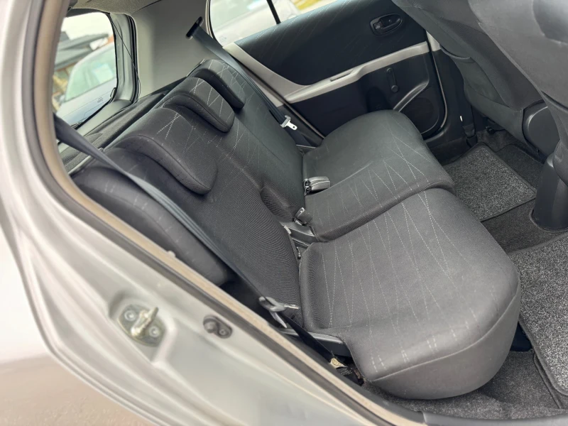 Toyota Yaris 1.4 90кс D-4D КЛИМАТИК, снимка 13 - Автомобили и джипове - 52500810