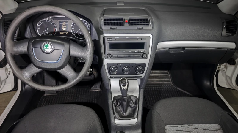 Skoda Octavia 1.6 TDI, снимка 6 - Автомобили и джипове - 53078900