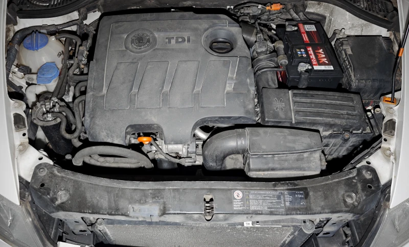 Skoda Octavia 1.6 TDI, снимка 15 - Автомобили и джипове - 53078900