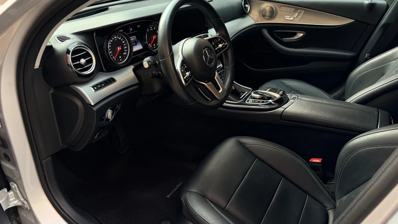 Mercedes-Benz E 200 4MATIC | Distronic+ | Head-Up | Вакуум | 360 , снимка 15 - Автомобили и джипове - 53499770