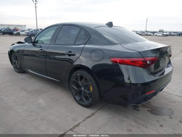 Alfa Romeo Giulia * KEYLESS* КОЖА* ПОДГРЕВ* НАВИ* , снимка 3 - Автомобили и джипове - 53768569