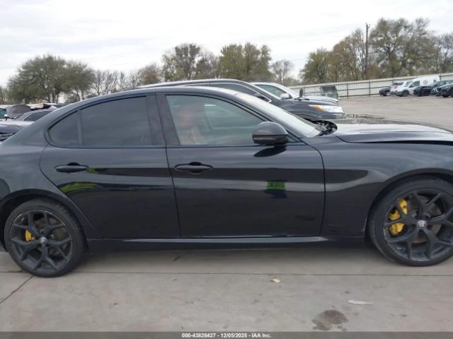 Alfa Romeo Giulia * KEYLESS* КОЖА* ПОДГРЕВ* НАВИ* , снимка 5 - Автомобили и джипове - 53768569