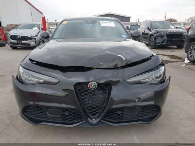 Alfa Romeo Giulia * KEYLESS* КОЖА* ПОДГРЕВ* НАВИ* , снимка 8 - Автомобили и джипове - 53768569