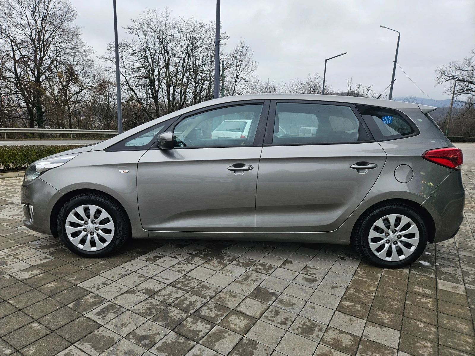 Kia Carens 1.7 ПЕРФЕКТНА - изображение 7