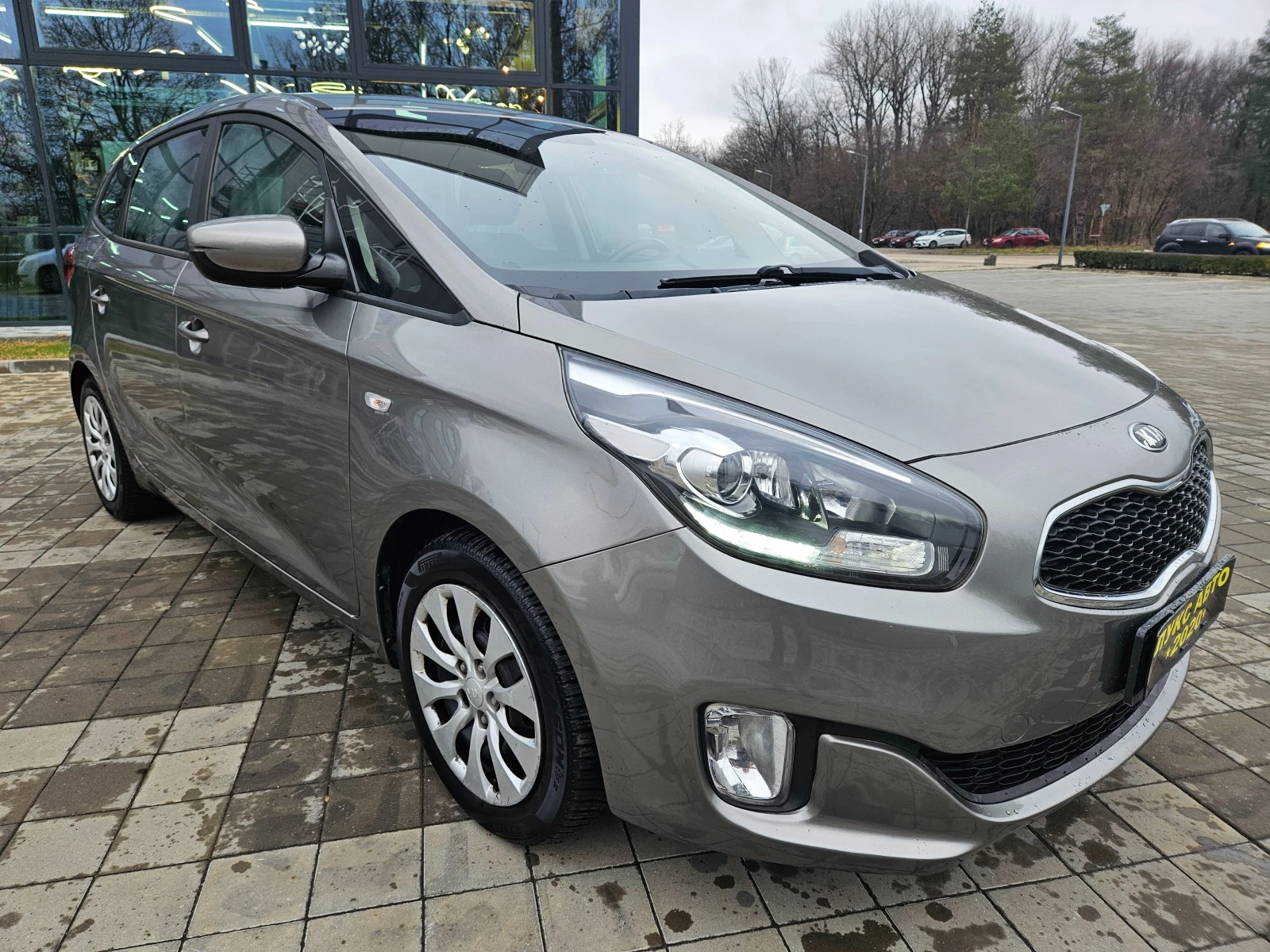 Kia Carens 1.7 ПЕРФЕКТНА - изображение 2