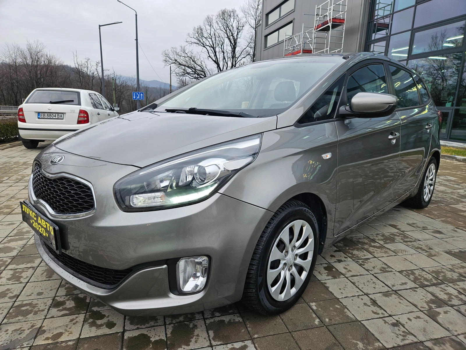 Kia Carens 1.7 ПЕРФЕКТНА - изображение 8