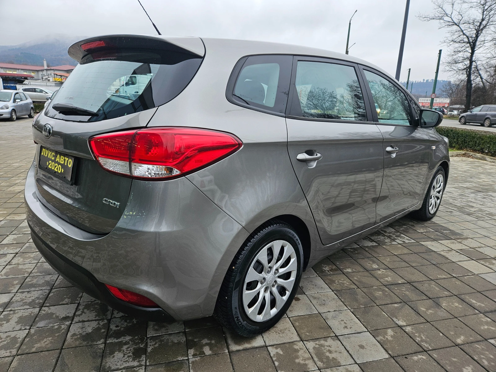 Kia Carens 1.7 ПЕРФЕКТНА - изображение 4