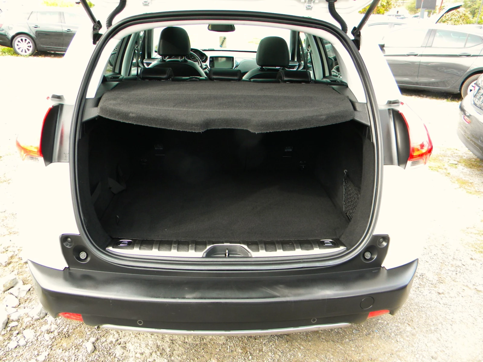 Peugeot 2008 EURO6B* 1.6ecoHDI-ALLURE* NAVI-ПАНОРАМА* КАТО НОВО - изображение 8