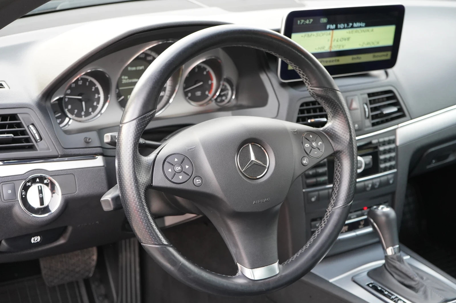 Mercedes-Benz E 350 d* CABRIO* CAMERA* CARPLAY*  - изображение 9