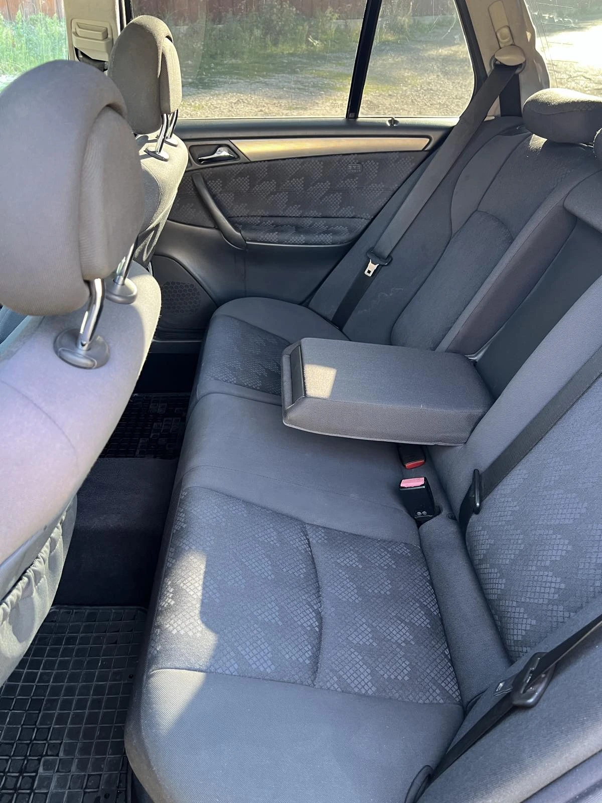 Mercedes-Benz C 220, снимка 11 - Автомобили и джипове - 54402036