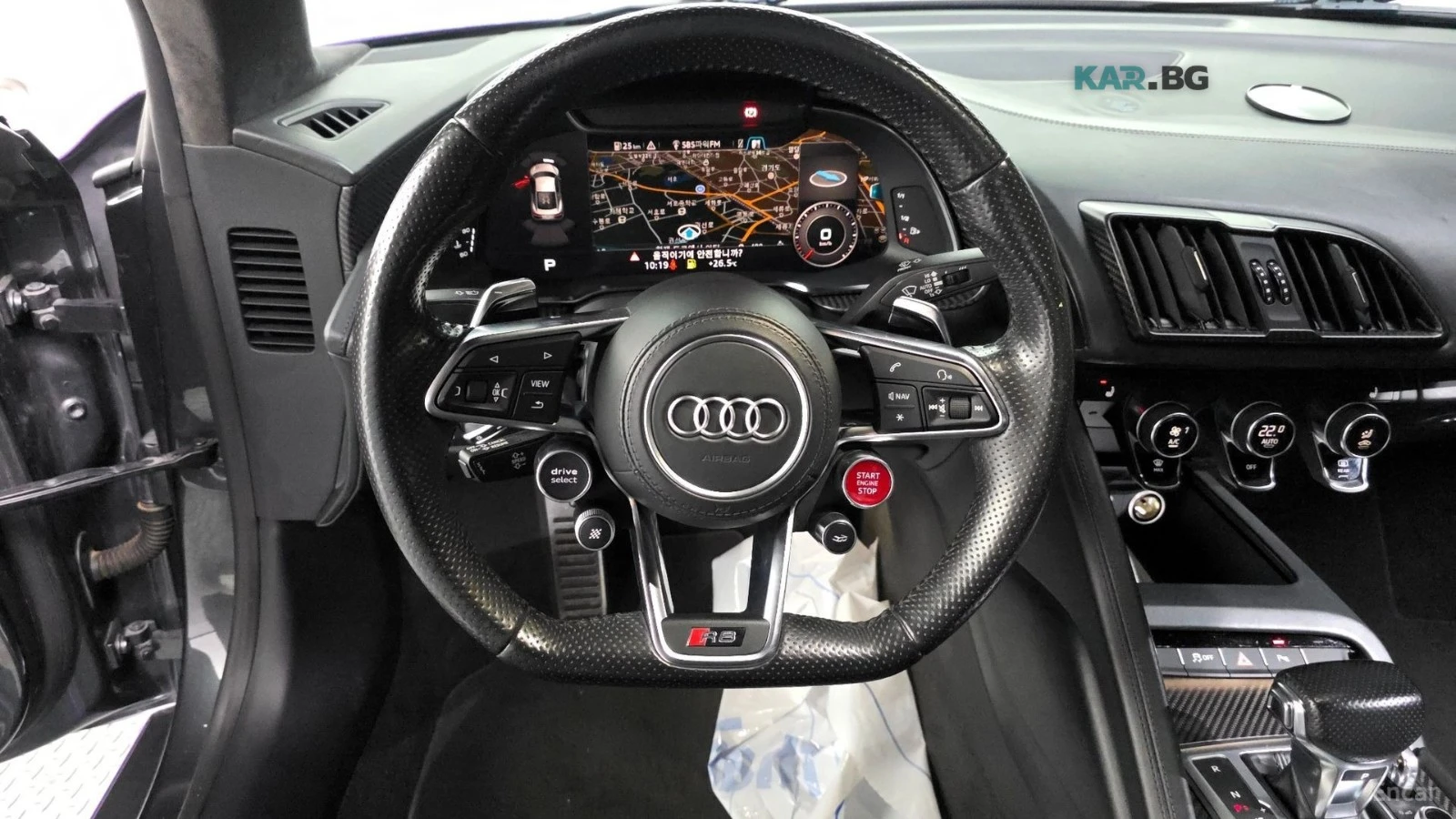 Audi R8 * 5.2* V10* PLUS* КОЖА* ПОДГРЕВ* КАМЕРА* , снимка 12 - Автомобили и джипове - 54851599