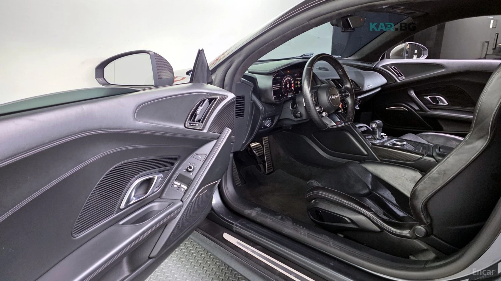 Audi R8 * 5.2* V10* PLUS* КОЖА* ПОДГРЕВ* КАМЕРА* , снимка 10 - Автомобили и джипове - 54851599