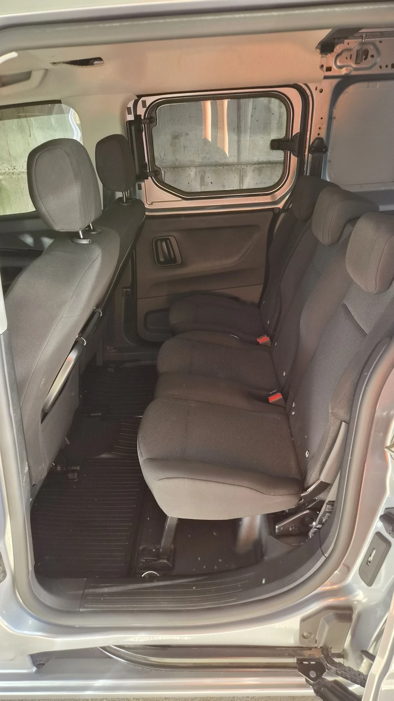 Toyota Proace City Чисто нов, снимка 8 - Автомобили и джипове - 55063415